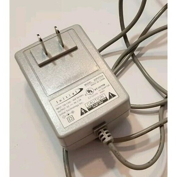 Initial IDM-1210 Portable DVD Player w/Lots of Extras for Parts Only Won't Load - Picture 9 of 12